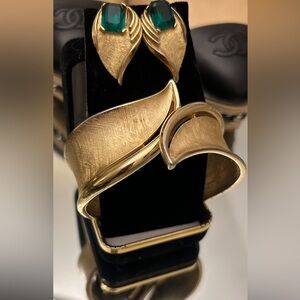 “Crown Trifari” bracelet and earrings set